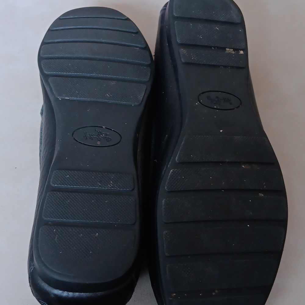 Coach Black Moc With Gold Buckle Size 7.5M - Picture 4 of 6